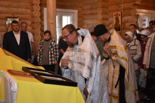 В церковь села Большое Подберезье доставлены мощи святых