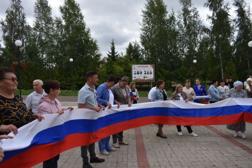 В Кайбицах отметили День государственного флага России