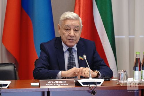 Мухаметшин: Флаг наряду с гербом и гимном является священным символом Отечества