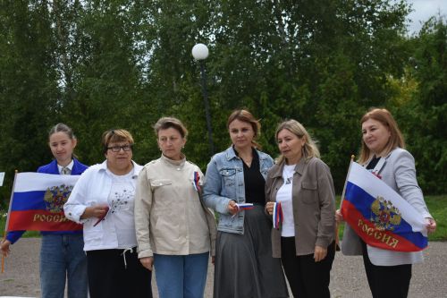 В Кайбицах отметили День государственного флага России