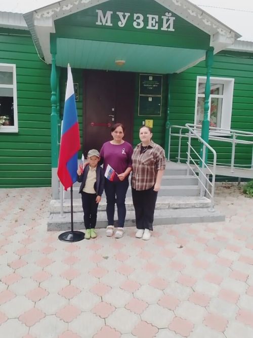 Музей Кайбицкого края торжественно присоединился к всероссийской акции «Российский триколор»