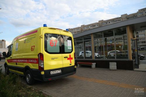 В Казани легковушка влетела в подземный переход, два человека в больнице