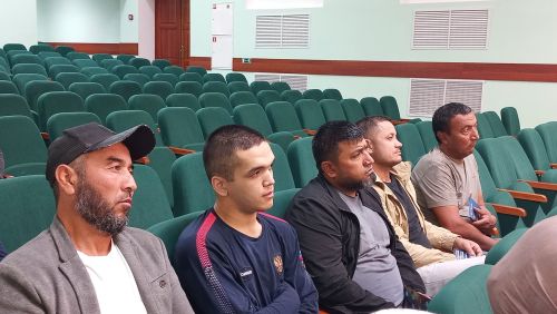 В Большекайбицком доме культуры состоялась встреча с мигрантами, проживающими в районе