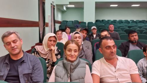 В Большекайбицком доме культуры состоялась встреча с мигрантами, проживающими в районе