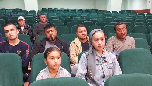 В Большекайбицком доме культуры состоялась встреча с мигрантами, проживающими в районе