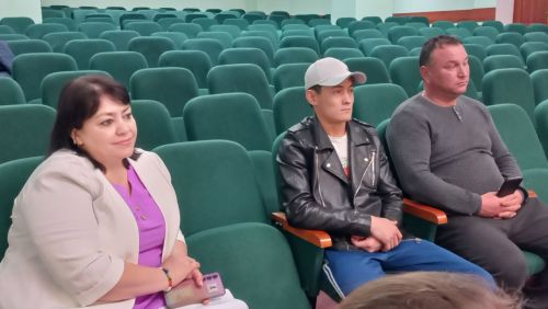 В Большекайбицком доме культуры состоялась встреча с мигрантами, проживающими в районе
