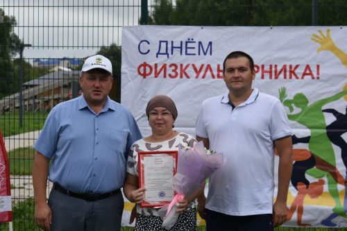Глава Кайбицкого района наградил работников сферы спорта