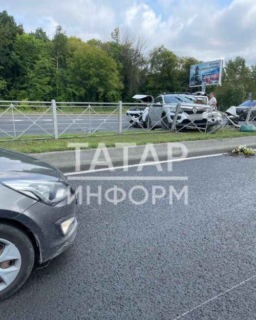 Двухлетняя девочка пострадала после столкновения Porsche и Renault в Казани