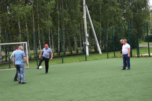 Глава Кайбицкого района наградил работников сферы спорта
