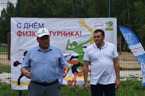 Глава Кайбицкого района наградил работников сферы спорта