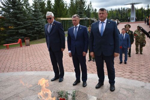 В парке Победы в Кайбицах открылся мемориал «Танк Победы»