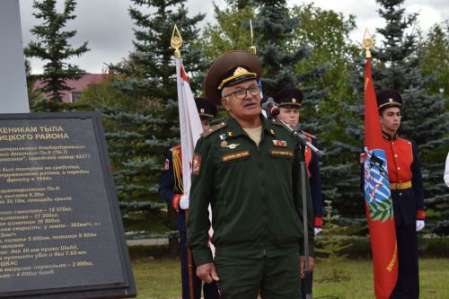В парке Победы в Кайбицах открылся мемориал «Танк Победы»