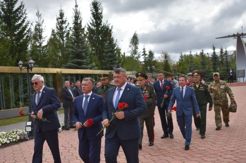 В парке Победы в Кайбицах открылся мемориал «Танк Победы»