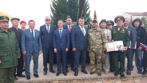 В парке Победы в Кайбицах открылся мемориал «Танк Победы»