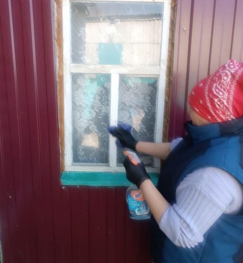 В Кайбицком районе серебряные волонтеры совместно с соцработником оказали помощь пожилым гражданам КЦСОН «Омет»