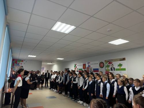В Федоровской СОШ Кайбицкого района прошла торжественная линейка, приуроченная к двум значимым и памятным датам в истории нашей страны