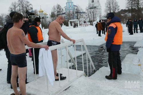 Врач: «Погружение в прорубь с головой может привести к инсульту»