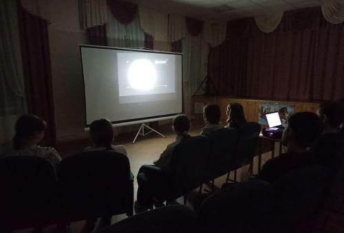 В Берлибашском сельском клубе подростки и молодёжь посмотрели и обсудили видеоролики антитеррористической тематики под названием «Терроризм — угроза жизни!»