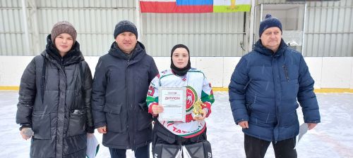 На ледовом катке «Кайбыч» состоялись соревнования по хоккею «Золотая шайба»