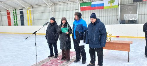 На ледовом катке «Кайбыч» состоялись соревнования по хоккею «Золотая шайба»