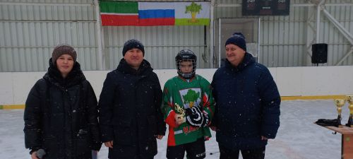 На ледовом катке «Кайбыч» состоялись соревнования по хоккею «Золотая шайба»