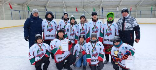 На ледовом катке «Кайбыч» состоялись соревнования по хоккею «Золотая шайба»