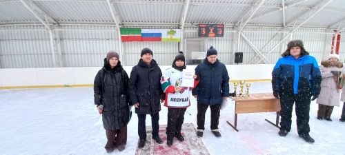 На ледовом катке «Кайбыч» состоялись соревнования по хоккею «Золотая шайба»