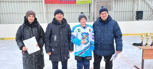 На ледовом катке «Кайбыч» состоялись соревнования по хоккею «Золотая шайба»