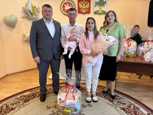 В Кайбицком районе поздравили семьи с рождением малышей