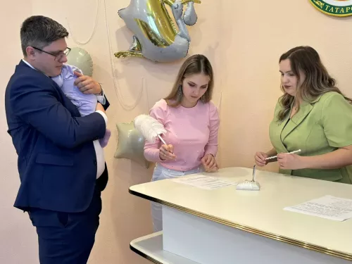 В Кайбицком районе поздравили семьи с рождением малышей