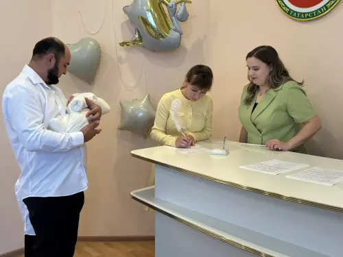 В Кайбицком районе поздравили семьи с рождением малышей