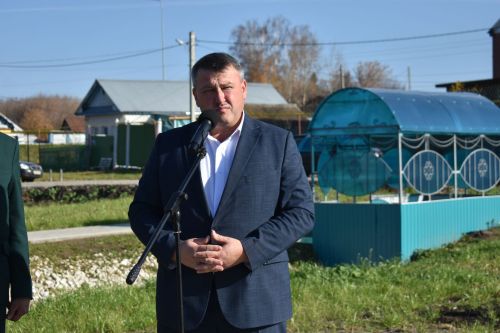 В Кайбицах заложили дубовую аллею в память о заслуженном лесоводе