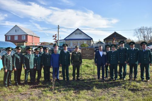 В Кайбицах заложили дубовую аллею в память о заслуженном лесоводе