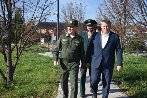 В Кайбицах заложили дубовую аллею в память о заслуженном лесоводе