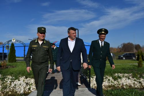 В Кайбицах заложили дубовую аллею в память о заслуженном лесоводе