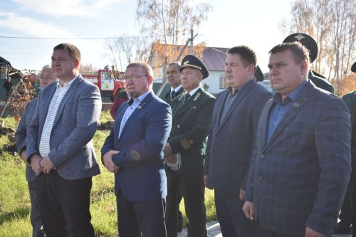 В Кайбицах заложили дубовую аллею в память о заслуженном лесоводе