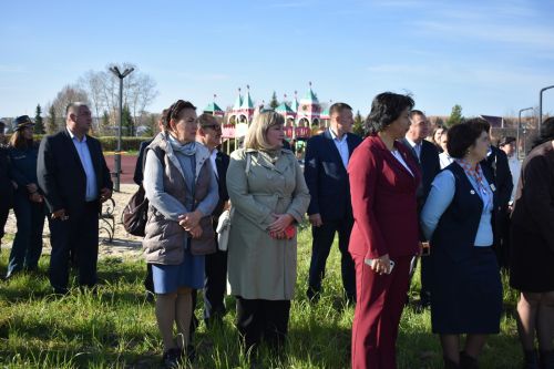В Кайбицах заложили дубовую аллею в память о заслуженном лесоводе
