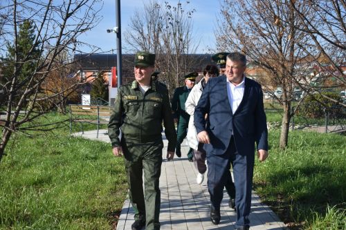 В Кайбицах заложили дубовую аллею в память о заслуженном лесоводе