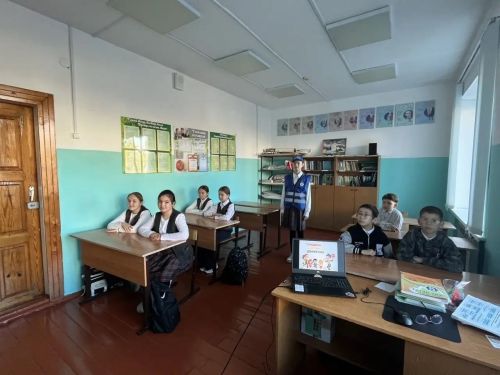 Внимание, каникулы: в Хозесановской школе ЮИД напомнил младшим классам о безопасности!