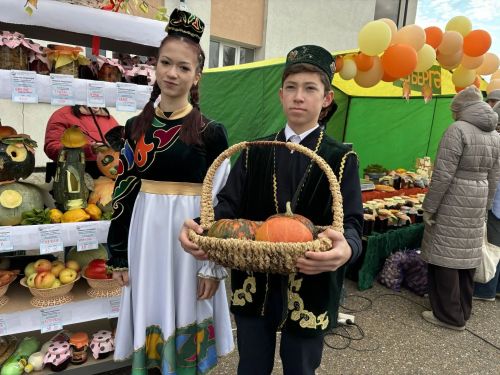Урожай труда и традиций: в Кайбицах прошла школьная ярмарка „Дары осени“