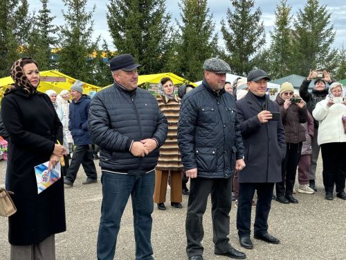 Урожай труда и традиций: в Кайбицах прошла школьная ярмарка „Дары осени“