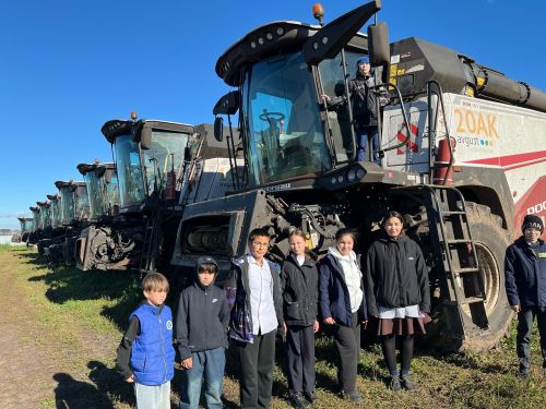 Школьники посетили машинно-тракторный парк ООО «Август Кайбицы» — первый шаг к профессии