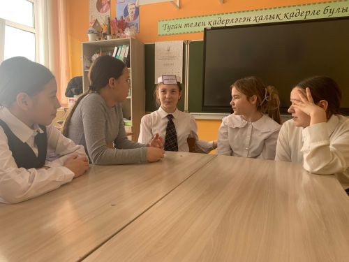 В преддверии Международного дня книгодарения в Кушманской школе советник директора по воспитанию Флюзия Салахова провела игру «Угадай героя»