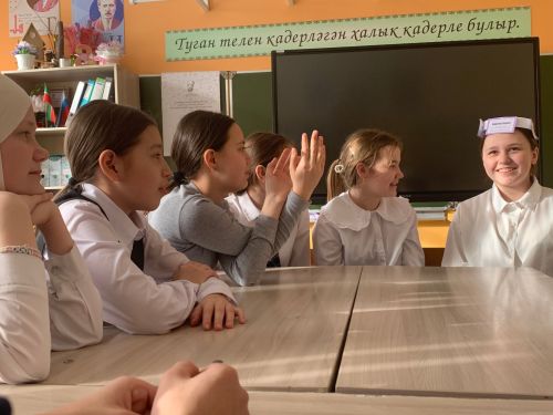 В преддверии Международного дня книгодарения в Кушманской школе советник директора по воспитанию Флюзия Салахова провела игру «Угадай героя»