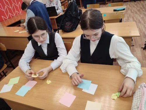 В Большекайбицкой школе прошел мастер-класс по созданию объемных фигур