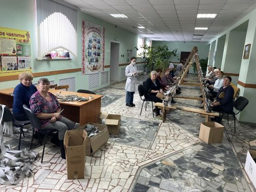 В Ульянковском доме культуры для волонтёров, плетущих маскировочные сети, прошла профилактическая беседа о гриппе и сезонных простудных заболеваниях