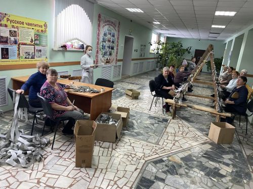 В Ульянковском доме культуры для волонтёров, плетущих маскировочные сети, прошла профилактическая беседа о гриппе и сезонных простудных заболеваниях