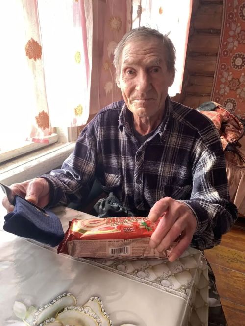 Социальные работники отделения надомного обслуживания КЦСОН «Омет» Кайбицкого района поздравили своих подопечных мужчин с Днём защитника Отечества!