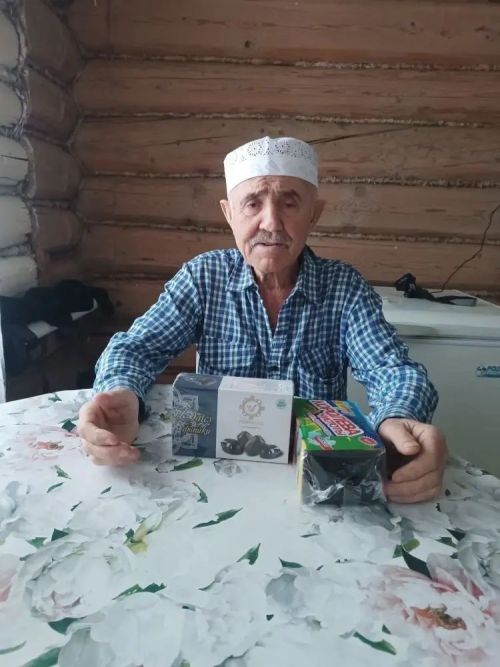 Социальные работники отделения надомного обслуживания КЦСОН «Омет» Кайбицкого района поздравили своих подопечных мужчин с Днём защитника Отечества!