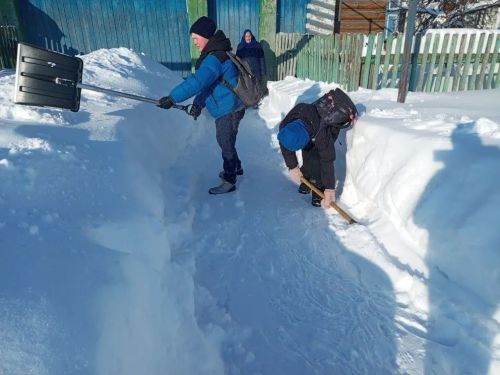 Хозесановские школьники помогли пожилым в уборке снега